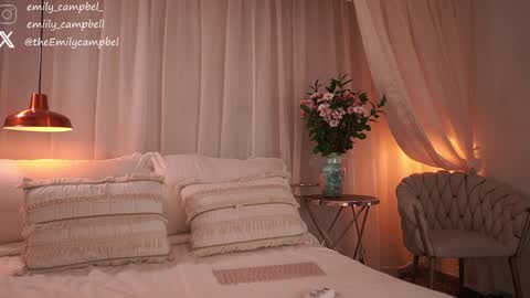 Snapshot of emiilycampbell chatting on November 2025 11:48:01 PM Emily Campbell online show from November 2025 11:48:01 PM