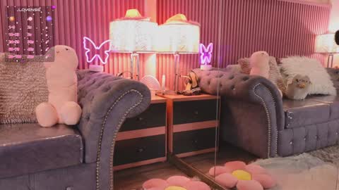 Emily online show from January 2025 01:02:02 PM