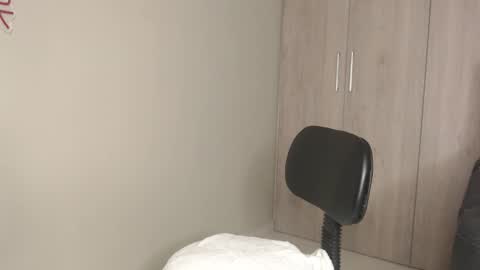 emile_239 online show from October 2025 02:18:01 AM