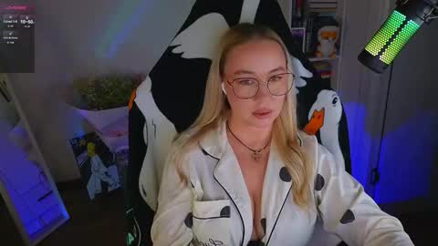 Emili online show from September 2025 11:04:02 PM