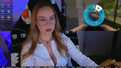 Emili online show from December 2025 04:13:02 PM