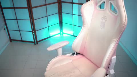 Emili online show from November 2025 02:15:01 PM