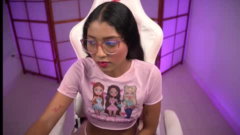 Emili online show from November 2025 02:21:01 PM