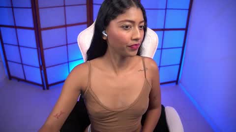 Emili online show from November 2025 03:55:02 PM