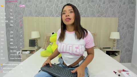 Emili Lenus online show from January 2025 05:17:02 PM