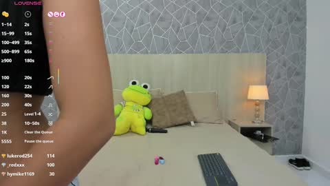 Emili Lenus online show from March 2025 05:39:02 PM