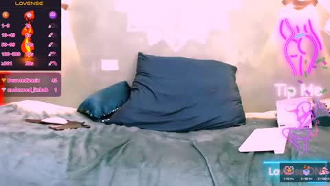 Emili roux online show from March 2025 06:00:01 PM