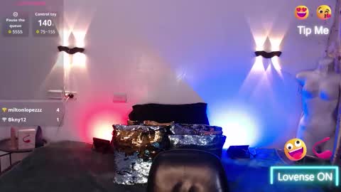 Emili roux online show from November 2025 03:00:02 PM