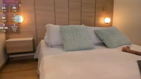 emilia_1040 online show from September 2025 12:18:01 PM