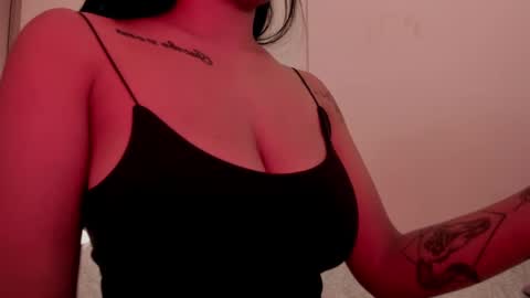 Emilia Big Boobs online show from January 2025 07:50:01 PM