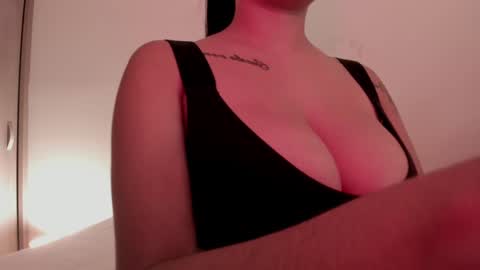 Emilia Big Boobs online show from January 2025 01:16:02 PM