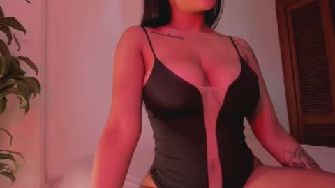 Emilia Big Boobs online show from February 2025 02:37:02 PM