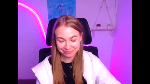 Emilia online show from November 2025 12:33:02 PM