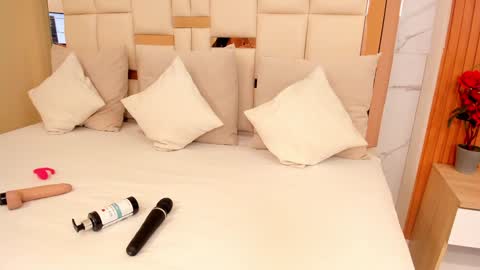 Emillie online show from February 2025 12:39:02 PM