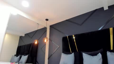 Emillie online show from March 2025 05:08:02 PM