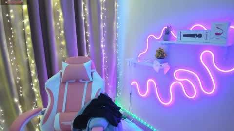 Emiliya online show from March 2025 02:07:02 AM