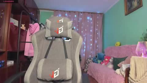 Emiliya online show from November 2025 02:11:01 AM