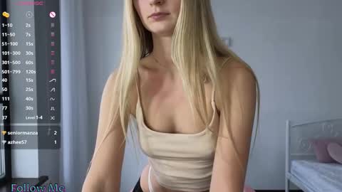 Emilly online show from November 2025 07:40:01 AM