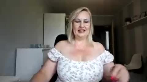 EmillyLove online show from June 2026 06:44:01 AM