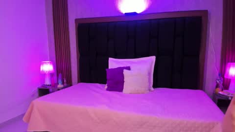 Emily online show from September 2025 04:14:01 AM