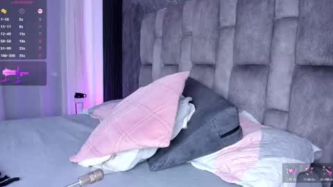 Emily online show from September 2025 12:16:01 PM