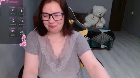 Snapshot of emily_amorre chatting on November 2025 03:54:01 PM Emily 3 online show from November 2025 03:54:01 PM
