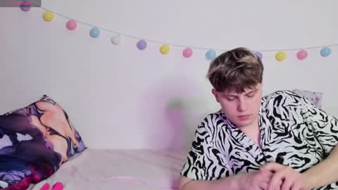 emily_and_ilumi online show from January 2025 11:04:02 AM