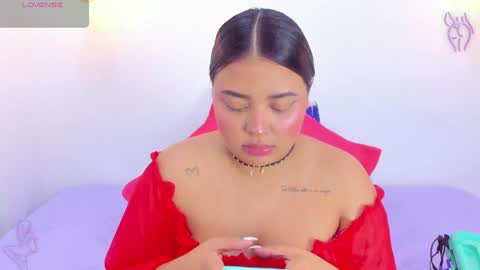 Snapshot of emily_cooper20_ chatting on January 2025 04:50:01 AM Emily online show from January 2025 04:50:01 AM