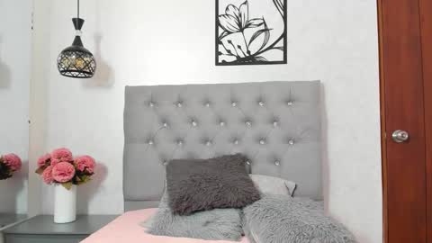 Emily online show from November 2025 01:54:02 PM