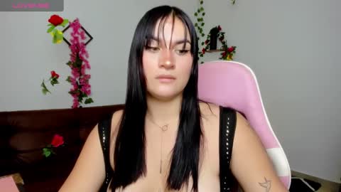 Snapshot of emily_coraline chatting on February 2025 03:27:01 PM Emily online show from February 2025 03:27:01 PM