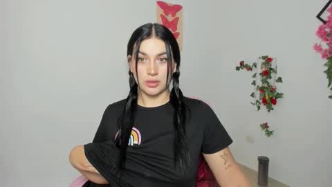 Snapshot of emily_coraline chatting on September 2025 02:33:02 PM Emily online show from September 2025 02:33:02 PM