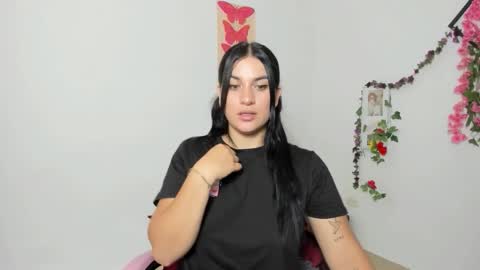 Snapshot of emily_coraline chatting on October 2025 01:17:02 AM Emily online show from October 2025 01:17:02 AM