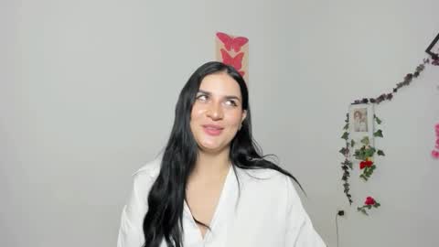 Snapshot of emily_coraline chatting on November 2025 01:28:01 AM Emily online show from November 2025 01:28:01 AM