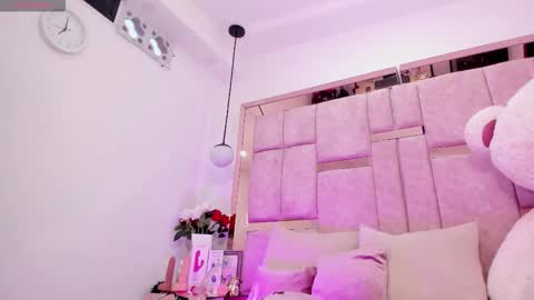  M I A   online430pm- 930pm online show from October 2025 10:28:02 PM