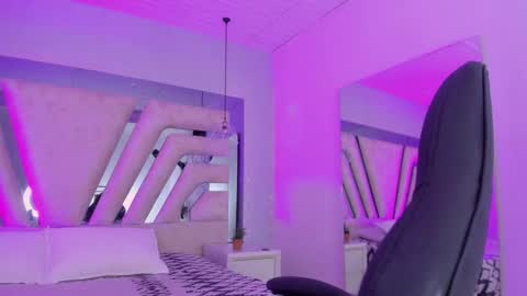 Emily online show from November 2025 11:21:02 AM