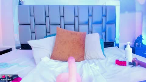 Emi  online show from February 2025 05:29:01 PM