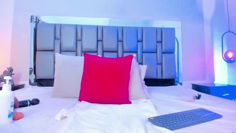 Emi  online show from February 2025 05:59:01 PM