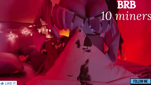 Snapshot of emily_gin chatting on December 2024 02:31:01 AM EMILY online show from December 2024 02:31:01 AM