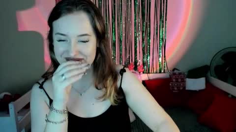 Snapshot of emily_gin chatting on January 2025 08:28:01 AM EMILY online show from January 2025 08:28:01 AM