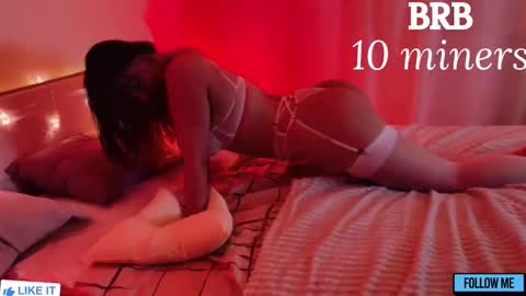 Snapshot of emily_gin chatting on November 2025 02:21:02 AM EMILY online show from November 2025 02:21:02 AM