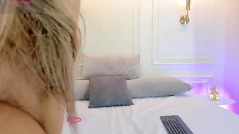 Snapshot of emily_golden_ chatting on July 2026 07:27:02 PM online show from July 2026 07:27:02 PM