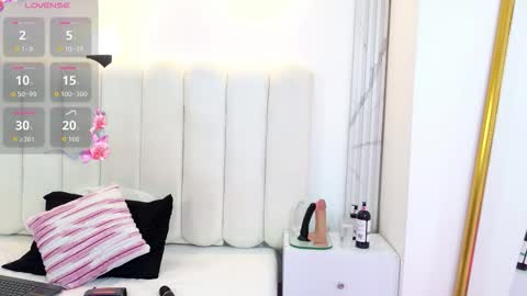 emily_hilton1 online show from March 2026 06:52:01 PM