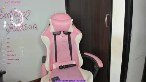 Snapshot of emily_huddson_ chatting on December 2024 06:04:02 PM independet model online show from December 2024 06:04:02 PM