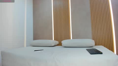 emily_kovac online show from February 2026 10:37:02 AM