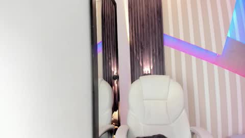 Emily online show from October 2025 03:32:01 PM