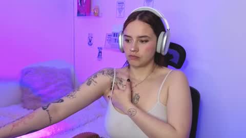 Snapshot of emily_lindey_ chatting on February 2026 06:55:02 AM Emily Lindey online show from February 2026 06:55:02 AM