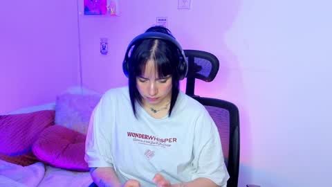 Emily Lindey online show from April 2026 06:19:01 AM