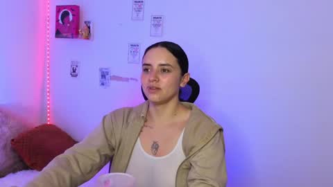 Snapshot of emily_lindey_ chatting on April 2026 05:14:02 AM Emily Lindey online show from April 2026 05:14:02 AM