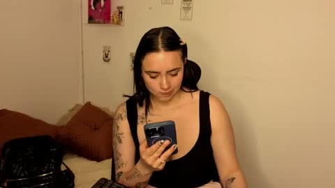Snapshot of emily_lindey_ chatting on April 2026 02:35:01 AM Emily Lindey online show from April 2026 02:35:01 AM