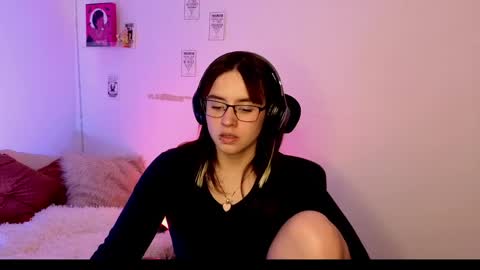 Snapshot of emily_lindey_ chatting on May 2026 02:28:01 AM Emily Lindey online show from May 2026 02:28:01 AM
